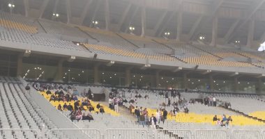 صور.. جمهور الزمالك يتوافد على مدرجات برج العرب قبل مواجهة جورماهيا