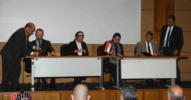 "البيئة وجهاز المشروعات الصغيرة" يطلقان اتفاقية لإنشاء وحدات بيوجاز  للشباب بتمويل مليون دولار .. وزيرة البيئة: يعتمد على إعادة تدوير المخلفات وروث الحيوانات لتوليد الطاقة.. ورئيس الجهاز:  توفر 600 فرصة عمل