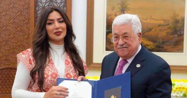 الرئيس الفلسطينى محمود عباس يكرم الأردنية هدى حمدان عن "خيانة وطن"
