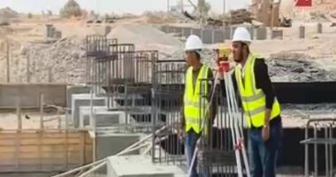 عمرو أديب يعرض تقريراً عن 308 وحدات على 57 فدانا بالمجمع الصناعى بأسوان