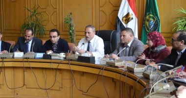 صور.. محافظ الإسماعيلية يستعرض استعدادات المحافظة لاستضافة أمم أفريقيا