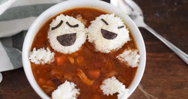 لو غاوية دفى.. طريقة عمل شوربة الدجاج بالأرز