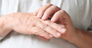 صوابعك بتوجعك ومأثرة على إيدك.. احذر قد تكون إشارة لهذه المشكلات