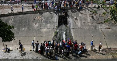 للحصول على الغذاء.. نساء فى فنزويلا يبعن شعرهن وحليب صدورهن وأجسادهن.. فتيات يلجأن إلى تقديم خدمات جنسية مقابل 7 دولارات.. ويتخلين عن أطفالهن فى الشوارع.. وصحف: يضطررن إلى تعقيم أنفسهن قسرا أو الإجهاض