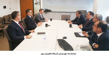 "البترول" توقع مذكرة تفاهم مع "هاليبرتون" الأمريكية لتنمية الكوادر البشرية