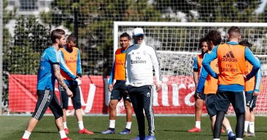زيدان يوجه رسالة مؤثرة لنجوم ريال مدريد فى أول مران.. صور