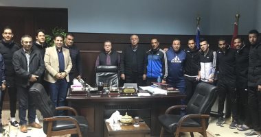 شاهد... رئيس طنطا يجتمع باللاعبين قبل قمة دوري القسم الثاني