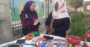 صور.. المشغولات اليدوية فى أسوان خيوط تُنسج لتصنع حياة بـ"الأيدى الناعمة"
