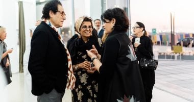 فاروق حسنى يشهد افتتاح معرض "الأرض" لـ فاطمة لوتاه وهلا آل خليفة بدبى.. صور