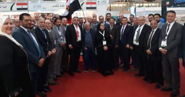شاهد.. الوفد المصرى المشارك بمعرض الرياض الدولى للكتاب يلتقط صورا تذكارية
