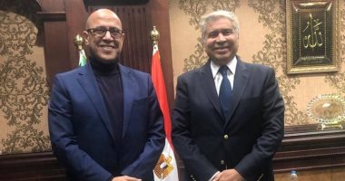 أشرف عبدالباقي يعرض "مسرحية كلها غلط" بالمنيا بدءًا من 27 مارس 