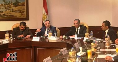 وزير الاتصالات لوفد البرلمان خلال زيارة للقرية الذكية: الصادرات الرقمية المصرية 3.6 مليار جنيه..وإطلاق مشروع تجريبى لـ25 خدمة حكومية ببورسعيد منتصف العام..ويكشف عن اعتبار كابلات "الفايبر" ضمن اشتراطات البناء
