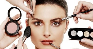 أدوات التجميل فى زمن الكورونا.. كم مرة يجب تنظيف فرشاة المكياج؟