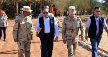 الرئيس السيسى يتفقد عدداً من المشروعات التنموية بمنطقة توشكى