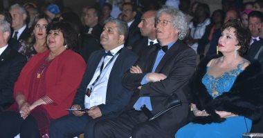 فرقة النيل للآلات الشعبية تفتتح مهرجان الأقصر للسينما الأفريقية بمعبد الكرنك