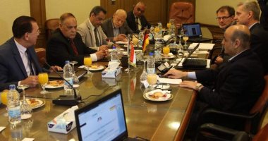 "العربية للتصنيع" تبحث مع شركة ألمانية إنشاء مصنع لإنتاج ألواح الخشب