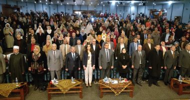 صور.. محافظ البحيرة يشهد احتفالية "المرأة المصرية أصل الحكاية"