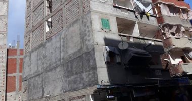 صور.. حى المنتزة شرق الإسكندرية يعاين عقار مائل تمهيدًا لإزالته