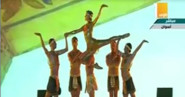 فيديو.. السيسى يشهد عرضا لـ"باليه فرعونى" ضمن احتفالية ملقتى الشباب العربى الإفريقى
