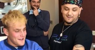 هل زرع الممثل الشاب جيك بول كاميرا على ذراعه؟
