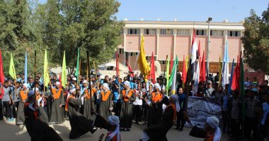 صور.. تنظيم كرنفال خلال افتتاح الملتقى الفنى السابع عشر لشباب الجامعات بقنا