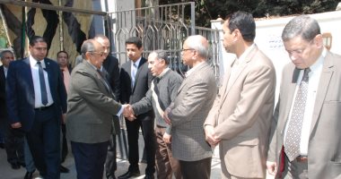 صور.. وزير الزراعة يؤدى صلاة الغائب على شهداء الطائرة الإثيوبية