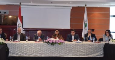 صور.. سحر نصر لمستثمرى بورسعيد: إزالة أى تحديات تواجهكم وحل المشاكل سريعا