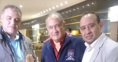 الزمالك يهدى درع النادى لمسئولي شركة المقاولون العرب بالجزائر 