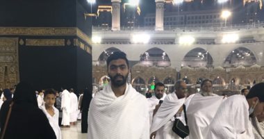 حسين الشحات يستعد لمواجهة الزمالك بأداء مناسك العمرة