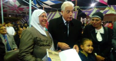 صور.. محافظ جنوب سيناء يكرم 26 أمًا مثالية
