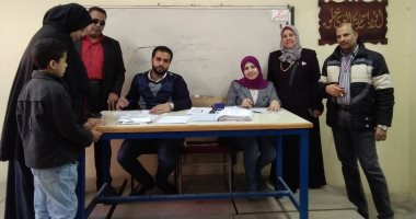 صور.. تسليم التابلت للصف الأول الثانوى بحضور أولياء الأمور بكفر الشيخ