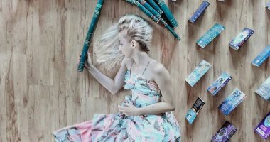 إليزابيث ساجان..فتاة تصنع من الكتب لوحات فنية وبتتصور معاها + 60 صور جديدة