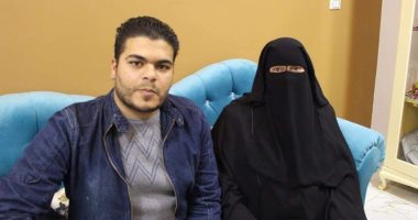 صور.. الأم المثالية بالوادى الجديد.. ربت أبناءها دون عائل حتى أصبحوا أطباء