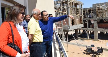 رئيس الوزراء ورئيس البرلمان يضعان حجر أساس محور دراو بأسوان