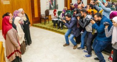 صورة اليوم.. الأمومة تصنع الأمة