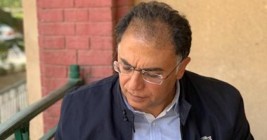 أشرف العشماوى.. يراجع أم يكتب رواية جديدة.. أيهما تعتقد؟