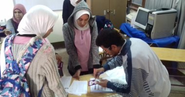 تيسيرا على الطلاب.. تسليم الشريحة الخاصة بخط الطالب بالمدارس.. صور