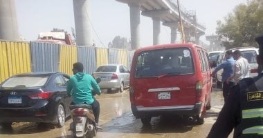 كثافات مرورية بالقاهرة الجديدة بسبب كسر ماسورة مياه