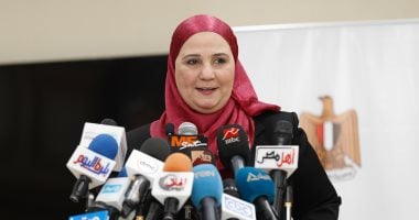 صور.. الأم المثالية على الجمهورية.. توفى زوجها منذ 33 عاما وتحدت الظروف لتربية 3أبناء