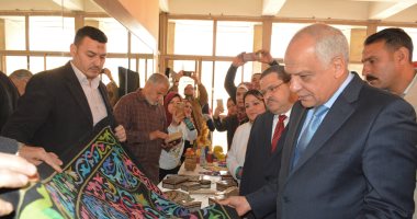 محافظ الجيزة يتفقد معرض منتجات التعليم الفنى.. صور