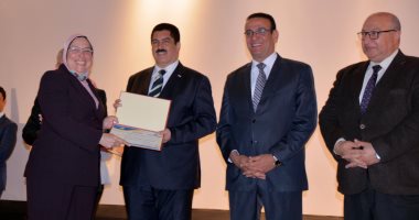 محافظ القليوبية باحتفالية المرأة المصرية فى 100 عام: هى سر قوة الوطن.. صور