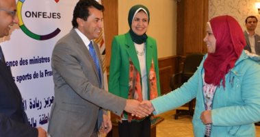 وزير الشباب يسلم الدفعة الأولى من تمويل المشروعات الصغيرة للشباب