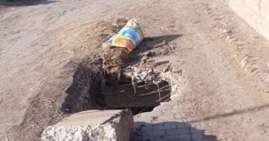 صور..قارئ يشارك بصور تهدور جسم كوبرى مشاة فى مدينة الكردى بالدقهلية
