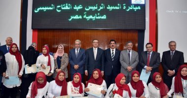 محافظ القليوبية يشارك فى حفل تكريم خريجى مبادرة صنايعية مصر بجامعة بنها