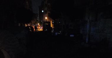 شارع أحمد رافع بشبرا مصر فى ظلام والأعمدة كأنها غير موجودة