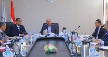 وزير النقل: توفير الدعم الكامل لهيئة الطرق لإنجاز المشروعات 