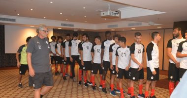 تدريبات ترفيهية للاعبى المنتخب فى فندق الإقامة ببرج العرب