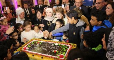 مديريات التضامن بالمحافظات تنتهى من إرسال بيانات الأمهات المرشحة لـ"الأم المثالية" إلى الوزارة.. واللجنة العليا تبدأ المفاضلة وفقا للمعايير.. وأبرز الشروط معرفة القراءة والكتابة وألا يقل السن عن 50 عامًا