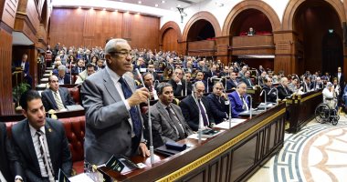 صور.. رئيس البرلمان بجلسة حول تعديلات الدستور: نستمع لجميع الآراء المؤيدة والمعارضة