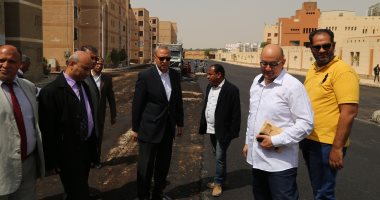 محافظ قنا يتابع أعمال الرصف بشوارع منطقة المساكن بتكلفة 1.5 مليون جنيه